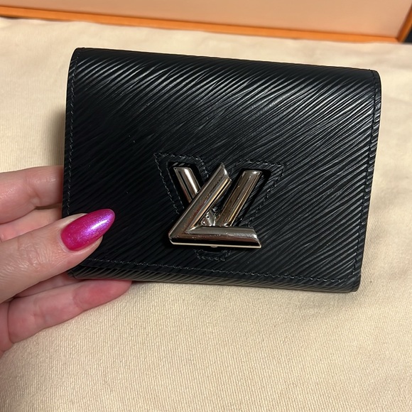 Louis Vuitton Twist Compact Wallet Epi Noir MSRP $875 - Picture 9 of 11